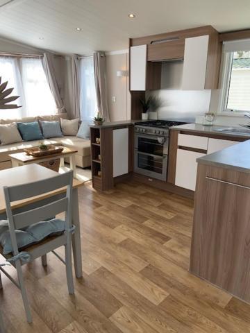Cosy, Coastal Themed Holiday Home, Rockley Park, Poole, Dorset Exterior photo