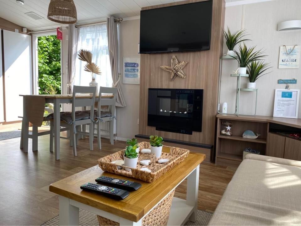 Cosy, Coastal Themed Holiday Home, Rockley Park, Poole, Dorset Exterior photo